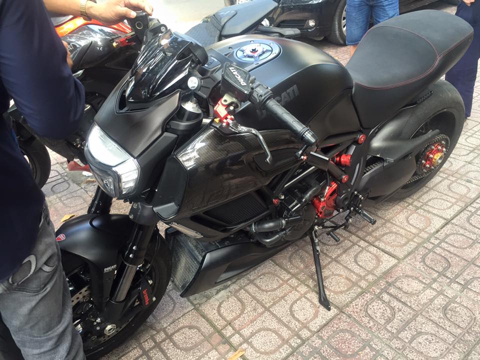 Ducati Diavel do day carbon tai dat Sai Gon