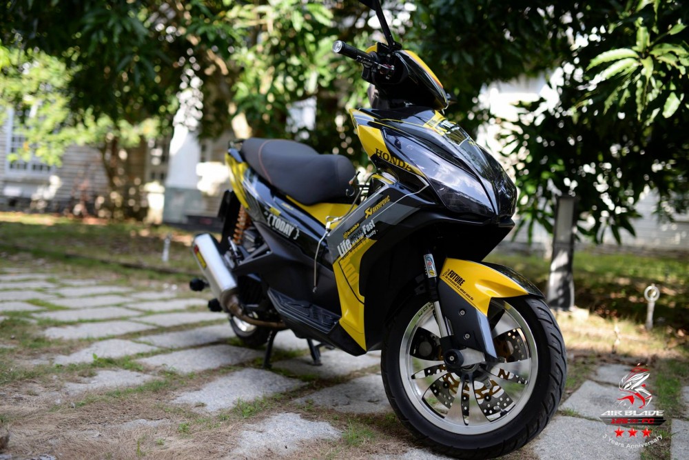 Honda Air Blade 125 Sieu nhan vang xuong pho - 8