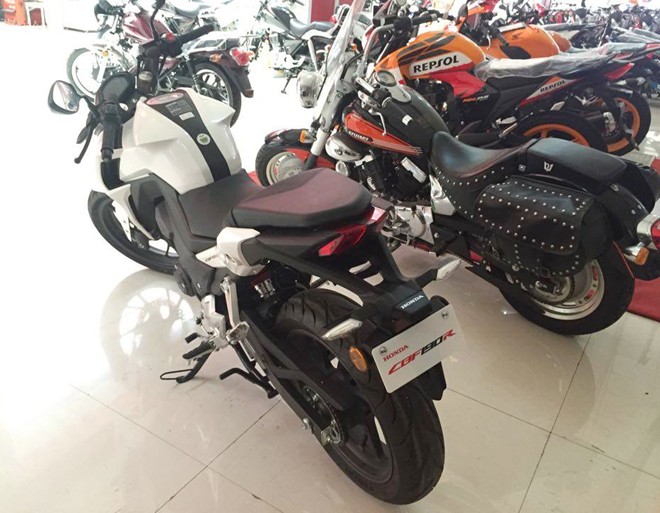 Honda CBF190R 2015 dau tien ve Viet Nam voi gia 105 trieu dong - 2
