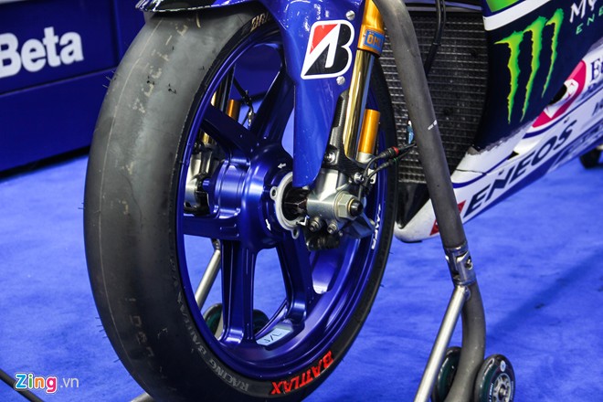 Yamaha YZR M1 Chiec sieu moto on dinh nhat nam MotoGP 2015 - 7