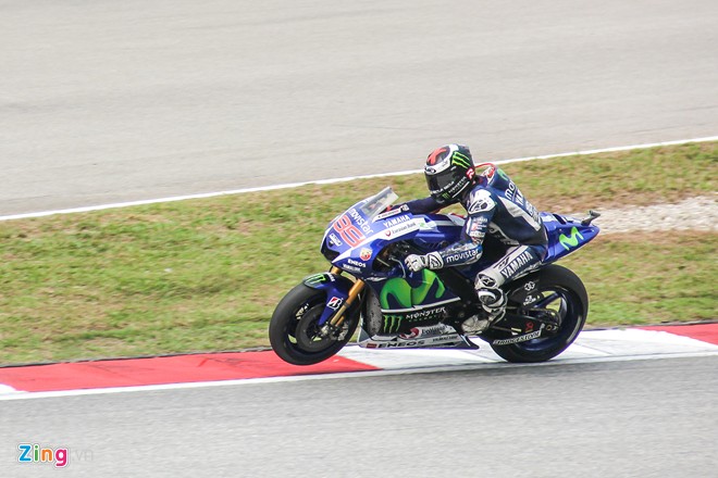 Yamaha YZR M1 Chiec sieu moto on dinh nhat nam MotoGP 2015 - 5