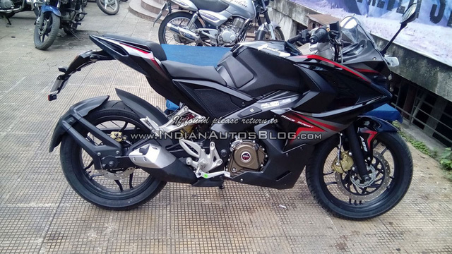 Bajaj Pulsar RS200 mau mo to gia re xuat hien phien ban mau trang moi - 2