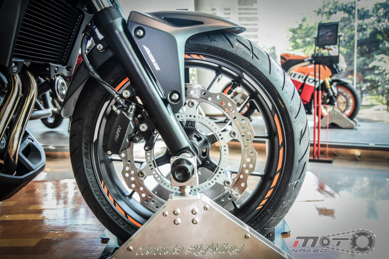 Can canh Honda CB500X 2016 mau adventure tam trung an tuong tai Motor Expo 2015 - 13