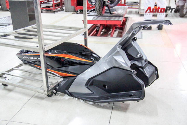 Can canh mo xe Honda Air Blade 2016 duoc trang bi dan ao cung cap - 11