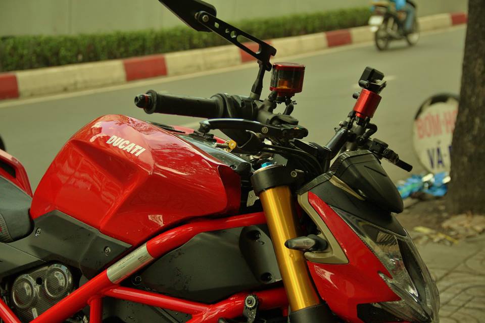 Ducati StreetFighter S day do choi cua dan choi Sai Thanh - 8