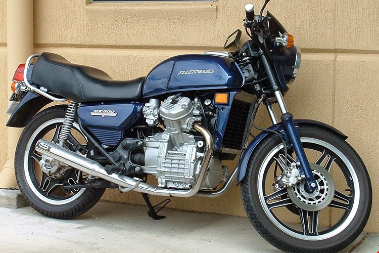 Honda CX500 doi 1982 voi phien ban lot xac den kho tin - 2