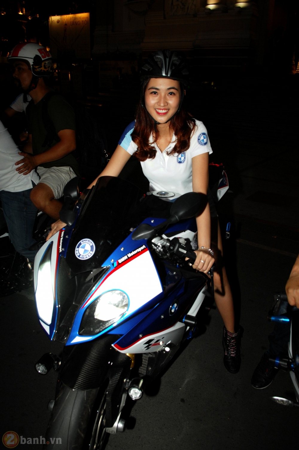 Nu biker xinh dep chay moto trong ngay ra mat BMW Riders Saigon Club - 6