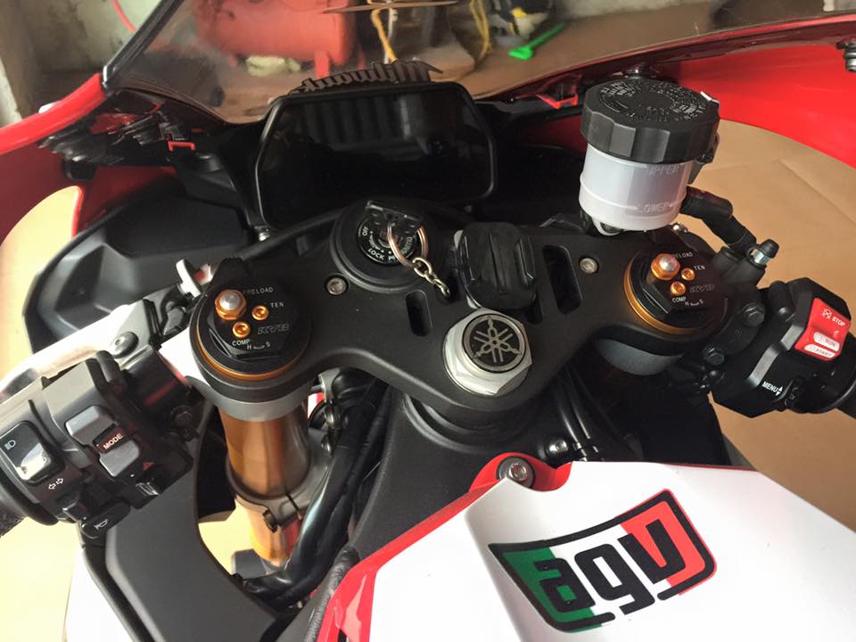 Vai anh chiec Yamaha R1 doi 2015 trang bi po Akrapovic tem Rossi - 4