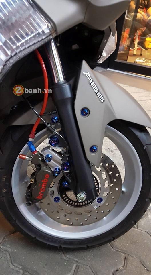 Yamaha NMax do nhe cung dan do choi day hang hieu - 5