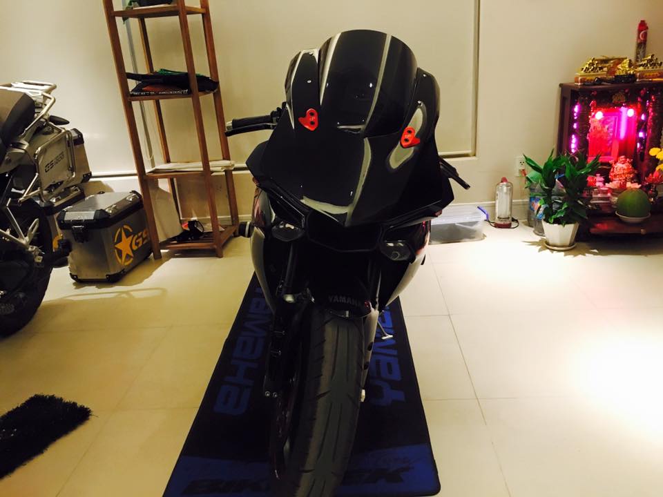 Yamaha R1 sieu ngau voi phien ban Black Red do - 2