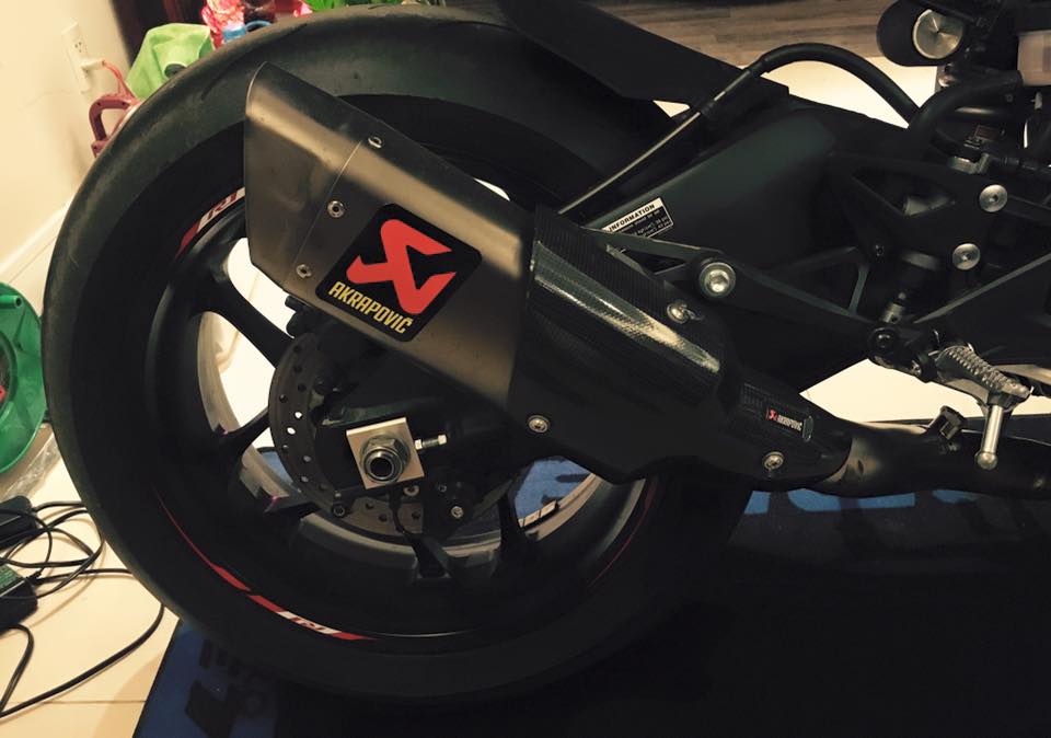 Yamaha R1 sieu ngau voi phien ban Black Red do - 8