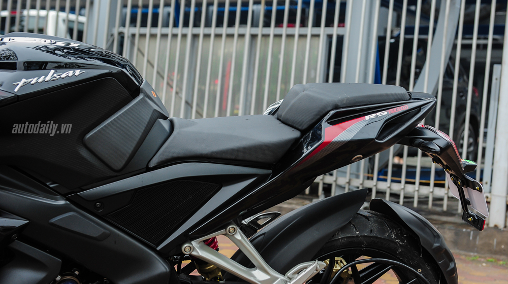 Can canh Bajaj Pulsar RS200 Demon Black dau tien tai Viet Nam gia chi 90 trieu dong - 12