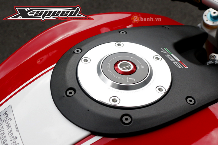 Ducati Monster 796 do tinh te trong tung mon do choi hang hieu - 6