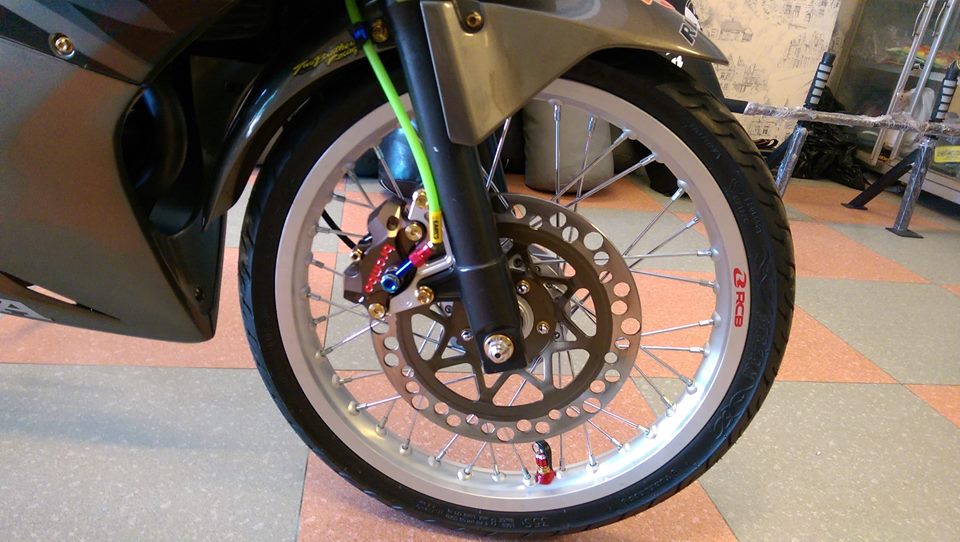 Honda CBR 150 doi cu phien ban do kieng choi tet cuc dep cua biker Sai Gon - 3
