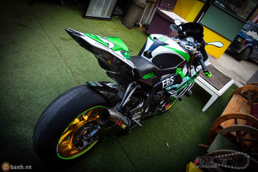 BMW HP4 day phong cach voi ban do Green Racing Performance - 2