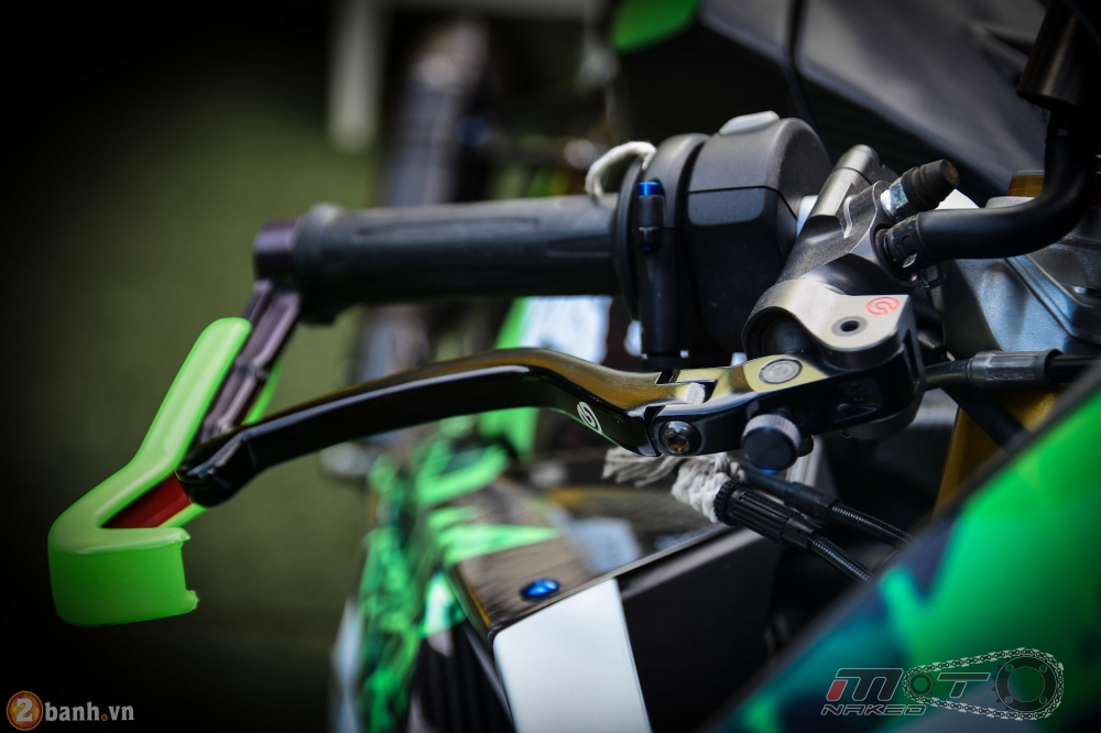 BMW HP4 day phong cach voi ban do Green Racing Performance - 6