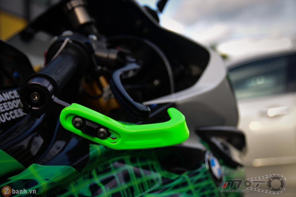 BMW HP4 day phong cach voi ban do Green Racing Performance - 8