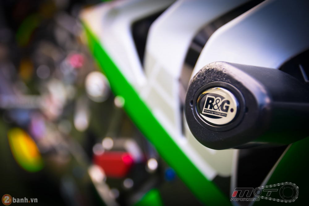 BMW HP4 day phong cach voi ban do Green Racing Performance - 17