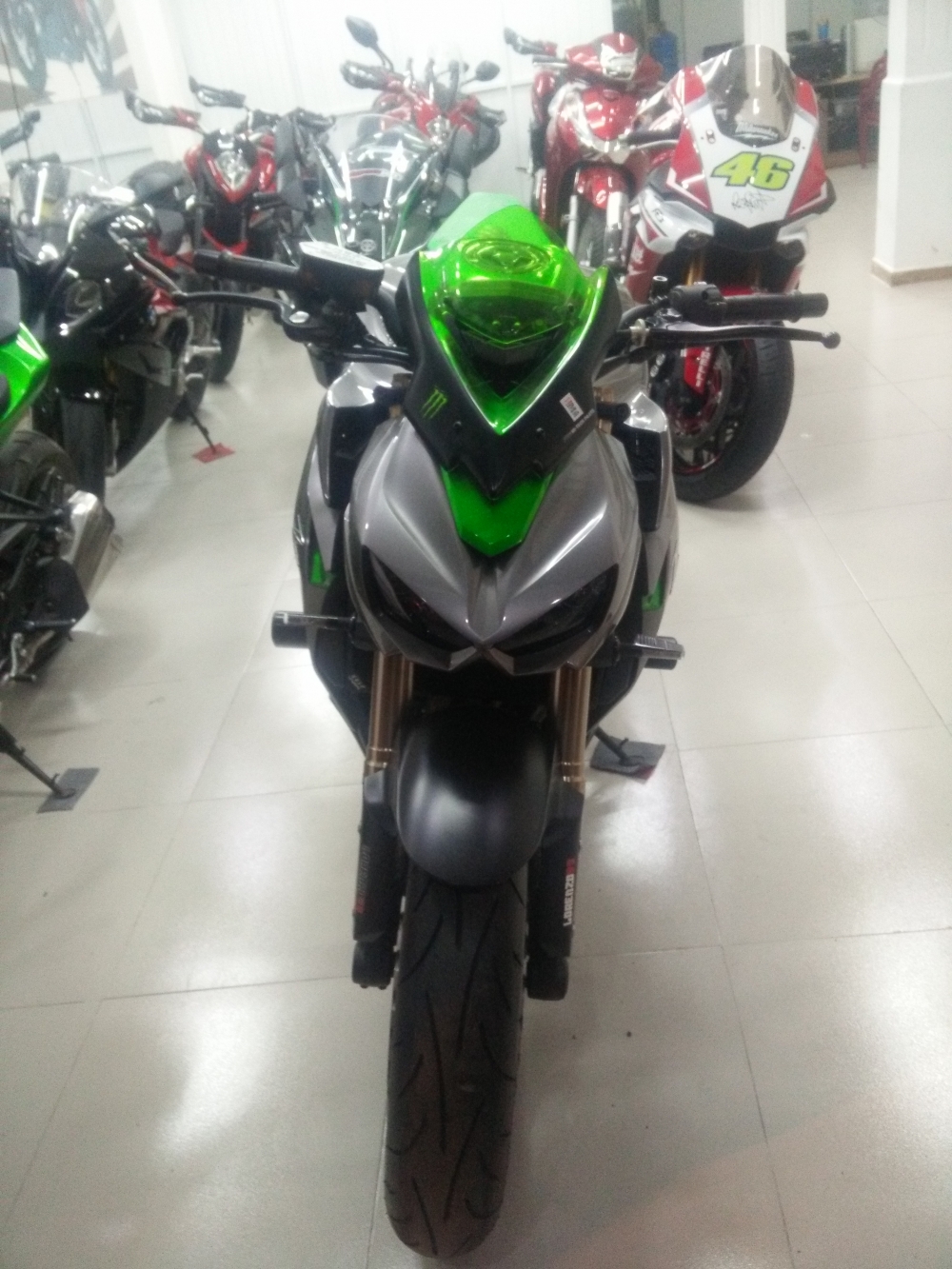 Showroom Moto Ken xe da qua su dung can ban z1000 than thanh xam xanh 2014 dep lung linh - 2