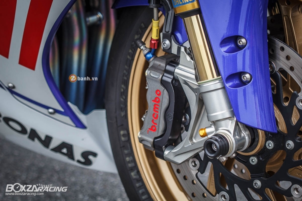 Yamaha R1 phien ban Rossi day an tuong va tinh te trong tung chi tiet - 8