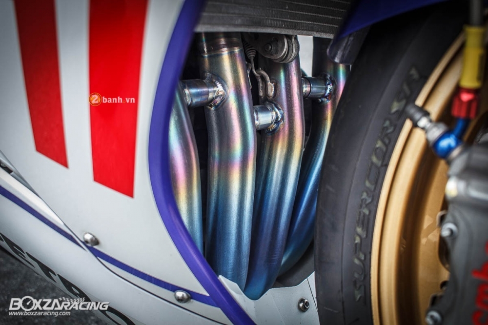 Yamaha R1 phien ban Rossi day an tuong va tinh te trong tung chi tiet - 14