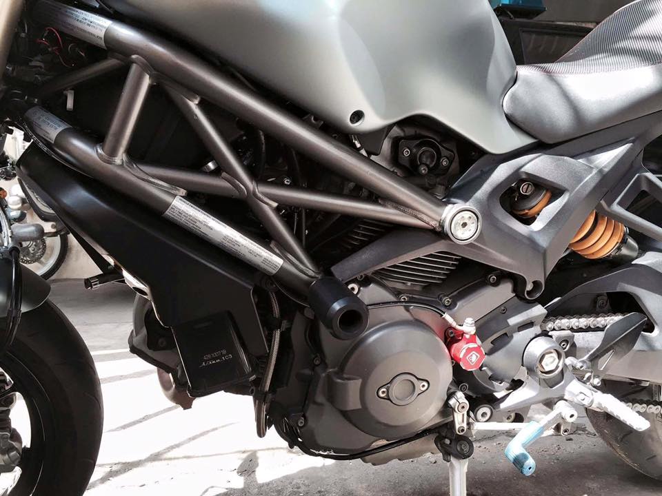 Ducati Monster 1100 nham mo manh me - 2