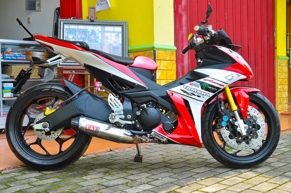 Yamaha X1R voi dan chan khung cua biker nuoc ban - 2