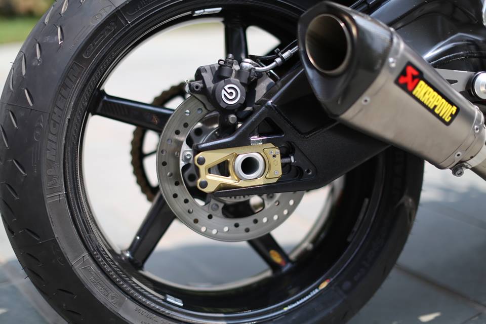 BMW S1000R chiec xe chi dung de di cafe - 7