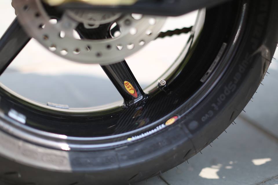 BMW S1000R chiec xe chi dung de di cafe - 11