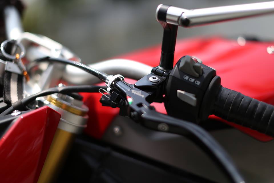 BMW S1000R chiec xe chi dung de di cafe - 14
