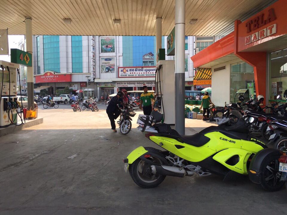 Cap doi biker Viet phuot Dong Duong tren Can am 3 banh khung - 12