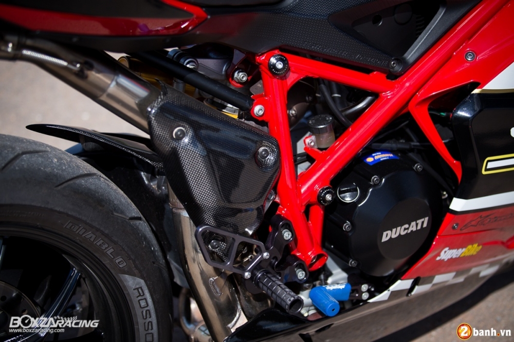 Ducati 848 EVO do day noi bat voi phong cach xe dua - 12