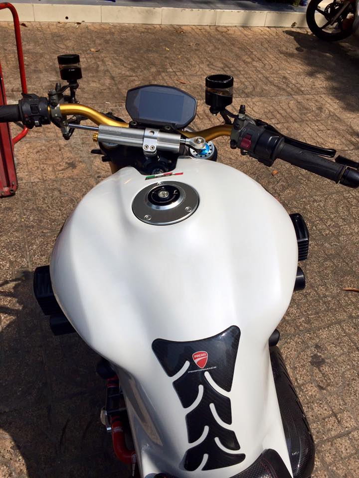Ducati Monster 1200S phien ban full do choi - 4
