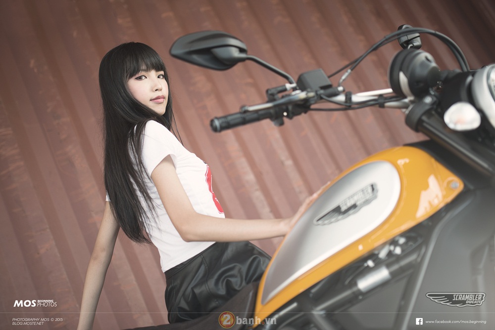 Japan teen girl thoa suc tao dang cung Ducati Scrambler - 4