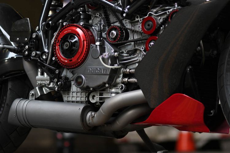 Ducati 749 do phong cach vien tuong kich doc - 2