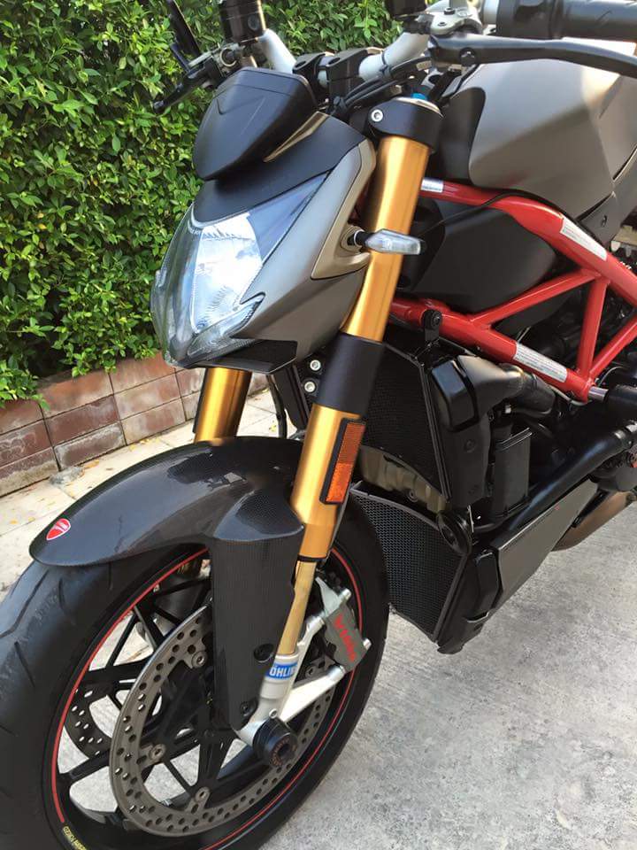 Ducati StreetFighter S manh me trong dan ao xam mo - 8