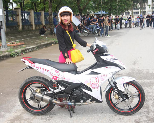 Exciter 150 do phong cach Hello Kitty de thuong cua biker Ha Noi - 6