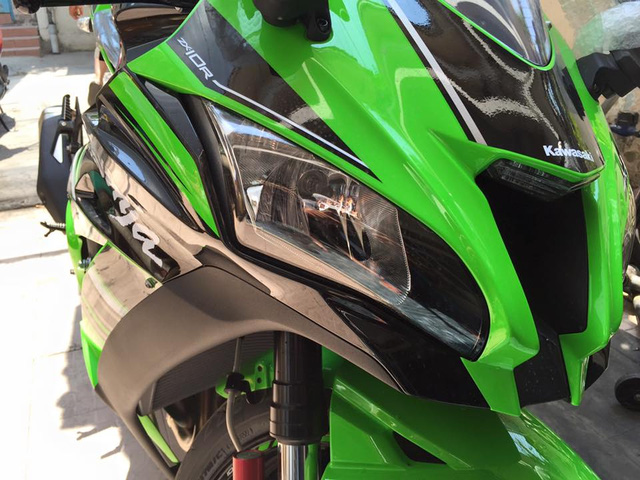 Kawasaki Ninja ZX10R 2016 phien ban KRT dau tien tai Viet Nam - 2
