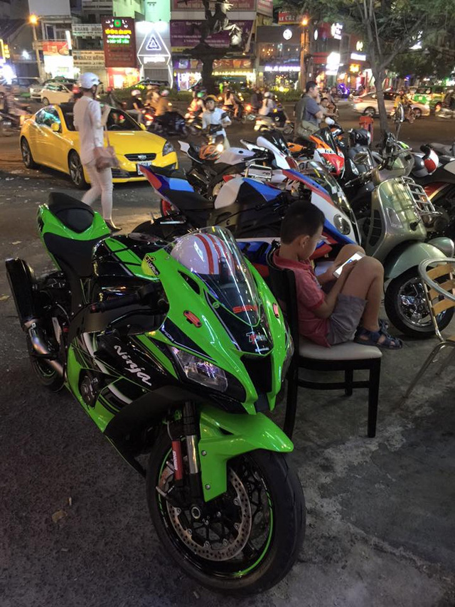 Kawasaki Ninja ZX10R 2016 phien ban KRT dau tien tai Viet Nam - 8