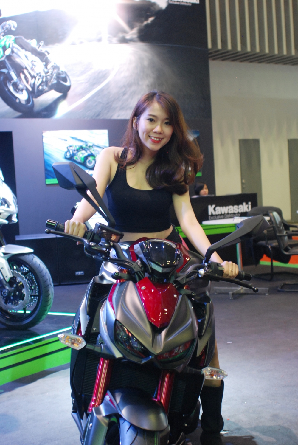 Nhung bong hong xinh dep tai Trien lam Vietnam Motorcycle Show 2016