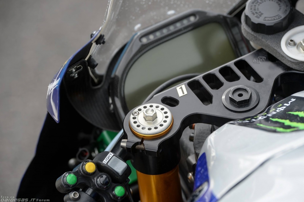Yamaha R1 2015 ban dua cua Monster Energy - 3