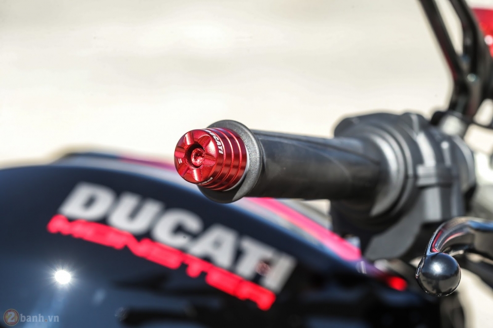 Chi tiet Ducati Monster 1200R 2016 do tu Ducati Performance Accessoires - 5