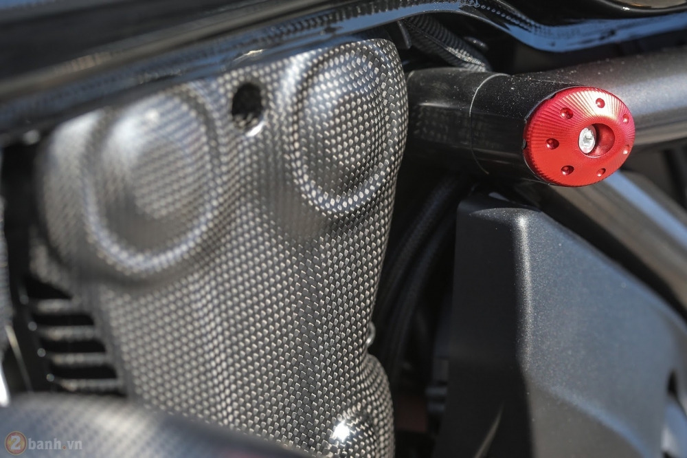 Chi tiet Ducati Monster 1200R 2016 do tu Ducati Performance Accessoires - 9