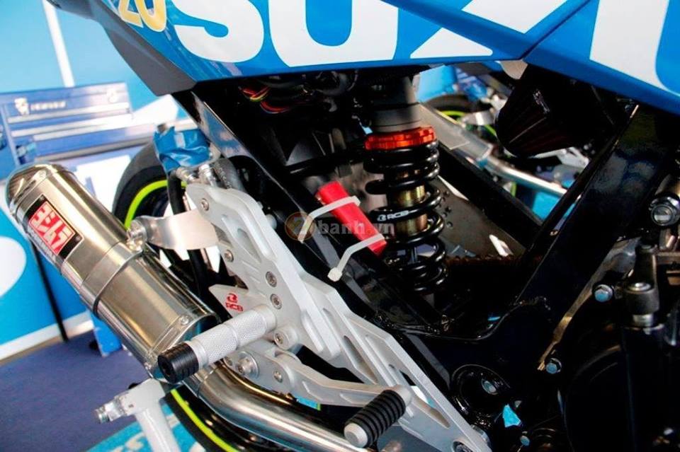 Chi tiet phu tung tren chiec Suzuki Satria F150 FI phien ban Racing - 8