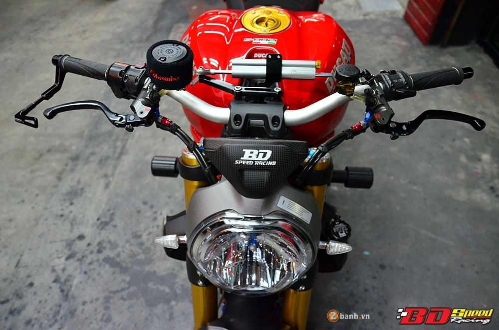 Ducati Monster 1200S muot ma voi dan do choi hang hieu - 2