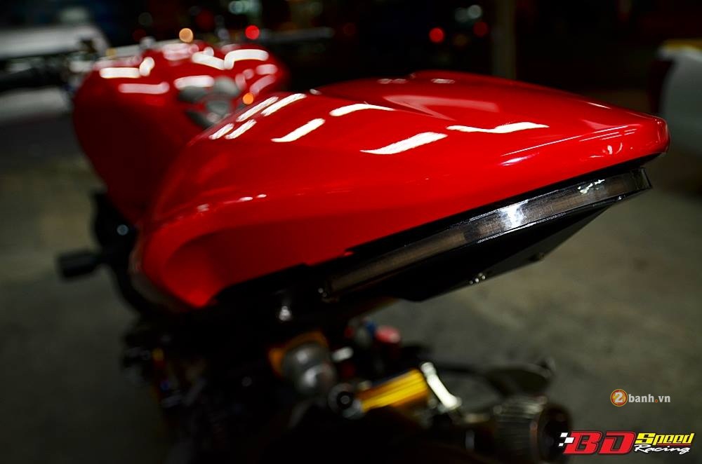 Ducati Monster 1200S muot ma voi dan do choi hang hieu - 20