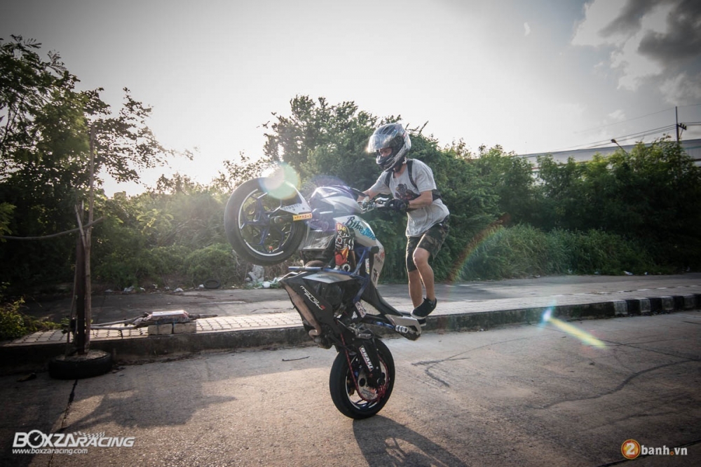 Kawasaki Z250 day chat choi trong phien ban Stunt Bike - 16