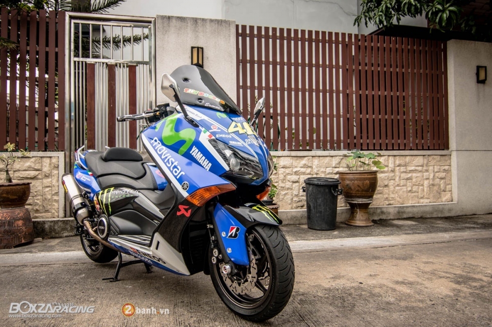 Yamaha TMax dam chat the thao trong bo canh Movistar - 4