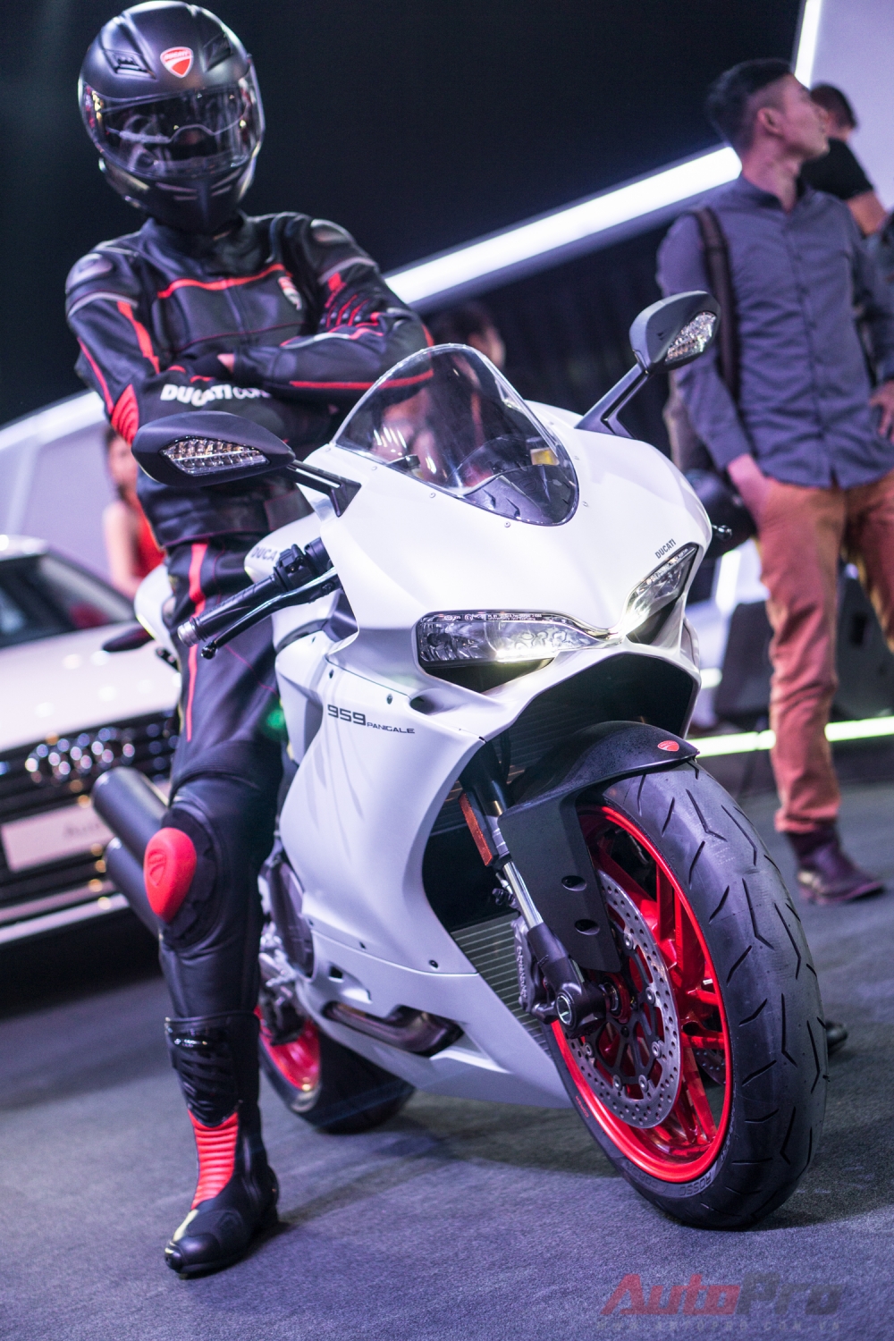 Can canh Ducati 959 Panigale vua duoc ra mat trong ngay khai mac Audi Progressive 2016 - 2