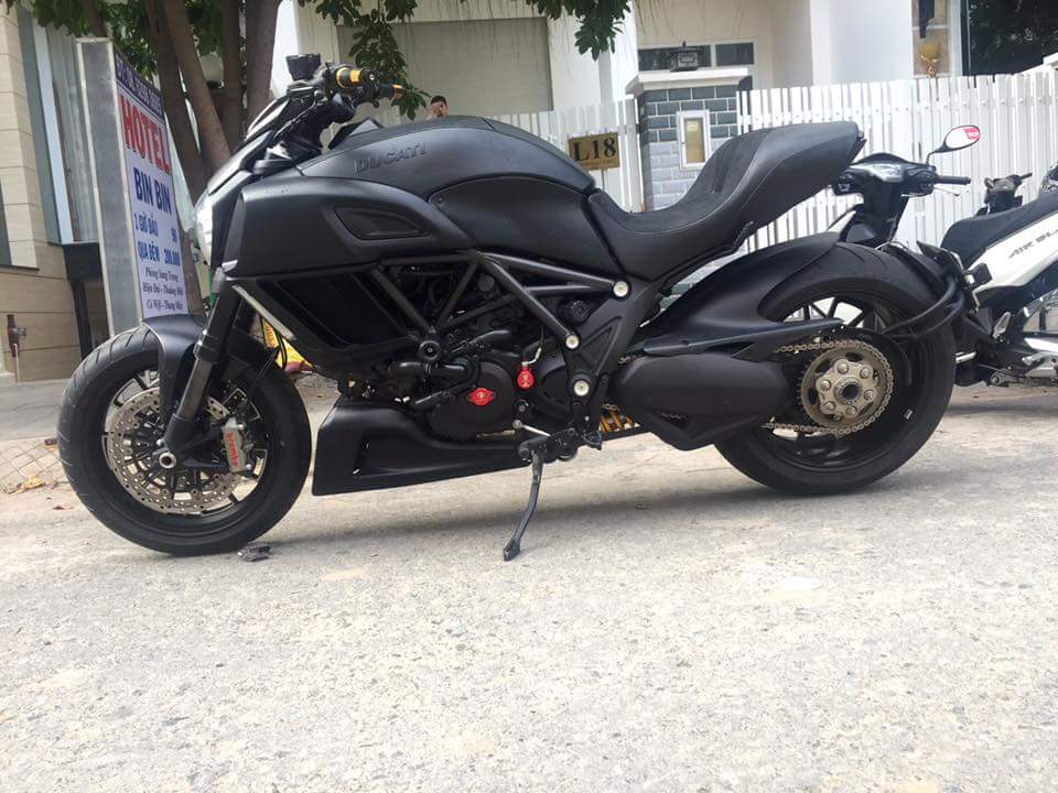 Ducati Diavel co bap va ham ho giua Sai Gon - 2